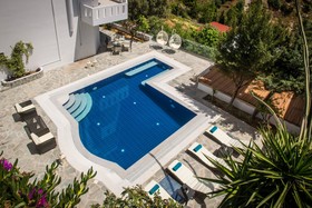 Wine Dark Sea Luxury Villa Artemis