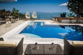 Wine Dark Sea Luxury Villa Artemis