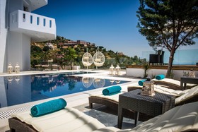 Wine Dark Sea Luxury Villa Artemis