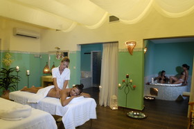 Alexander Beach Hotel & Village Resort