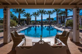 Ammos Apartments & Suites