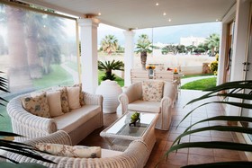 Ammos Apartments & Suites