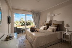 Ammos Apartments & Suites