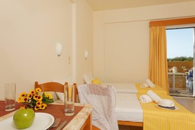 Danelis Studios & Apartments