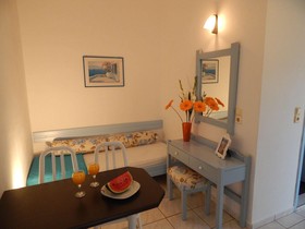 Malia Star Apartments & Taverna