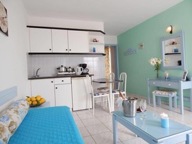 Malia Star Apartments & Taverna