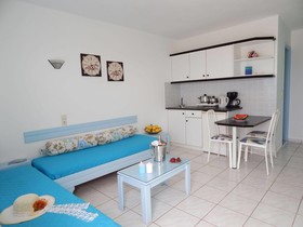 Malia Star Apartments & Taverna