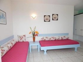 Malia Star Apartments & Taverna