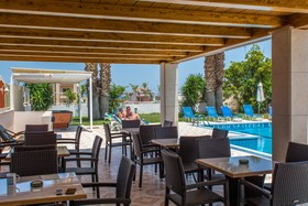 Manolis Apartments