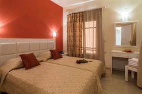 Manolis Apartments
