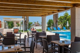 Manolis Apartments
