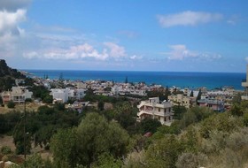 Sunny Hill by Estia