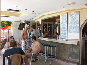 Nikos Hotel