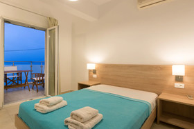 Socrates Apartments & Restaurant