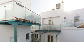 Socrates Apartments & Restaurant