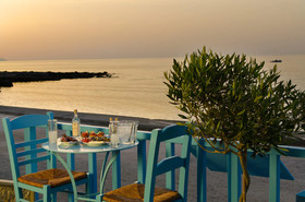 Socrates Apartments & Restaurant