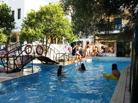 Kastro Studios & Apartments