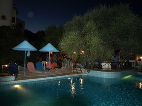 Kastro Studios & Apartments