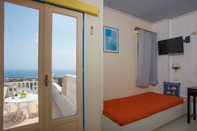 Art Hotel Korifi Suites