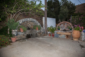 Ammoudi Hotel