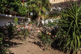Ammoudi Hotel
