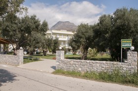 Manolis Apartments
