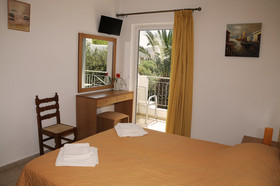 Manolis Apartments
