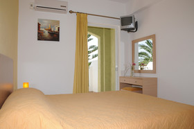 Manolis Apartments