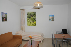 Manolis Apartments