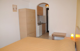 Manolis Apartments