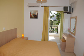 Manolis Apartments