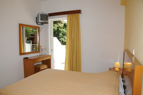 Manolis Apartments