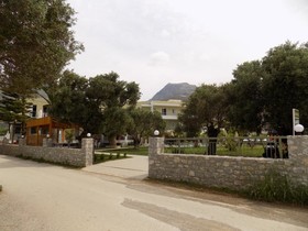 Manolis Apartments