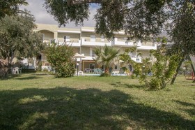 Manolis Apartments