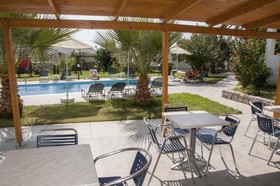 Manolis Apartments
