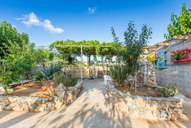 Aadonis Villa