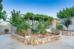 Aadonis Villa