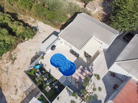 B&M Villas