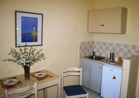 Apollon Studios & Apartments
