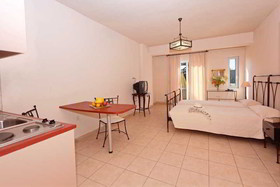 Lambrinos Suites