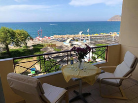 Leonidas Rooms & Studios