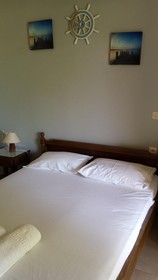Leonidas Rooms & Studios