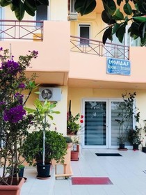 Leonidas Rooms & Studios