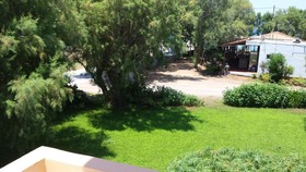 Leonidas Rooms & Studios