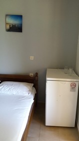 Leonidas Rooms & Studios