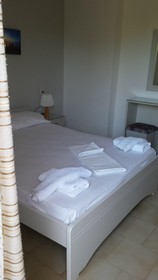 Leonidas Rooms & Studios