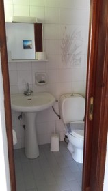 Leonidas Rooms & Studios