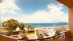 Leonidas Rooms & Studios
