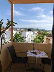 Leonidas Rooms & Studios