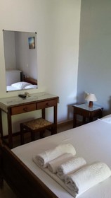 Leonidas Rooms & Studios